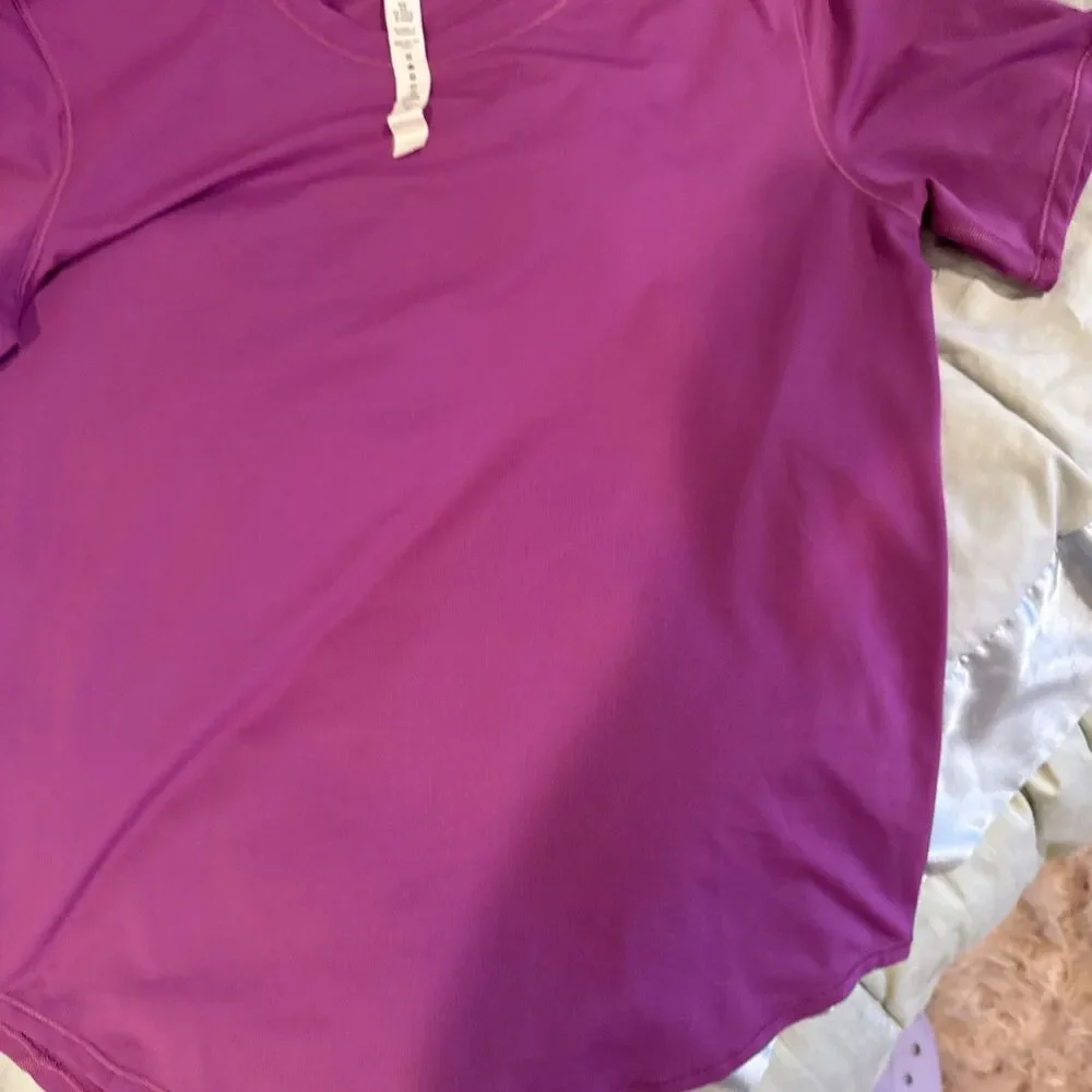 Lululemon Sun Shelter Short Sleeve Rash Guard in Marvel, Size 6- Small/Medium